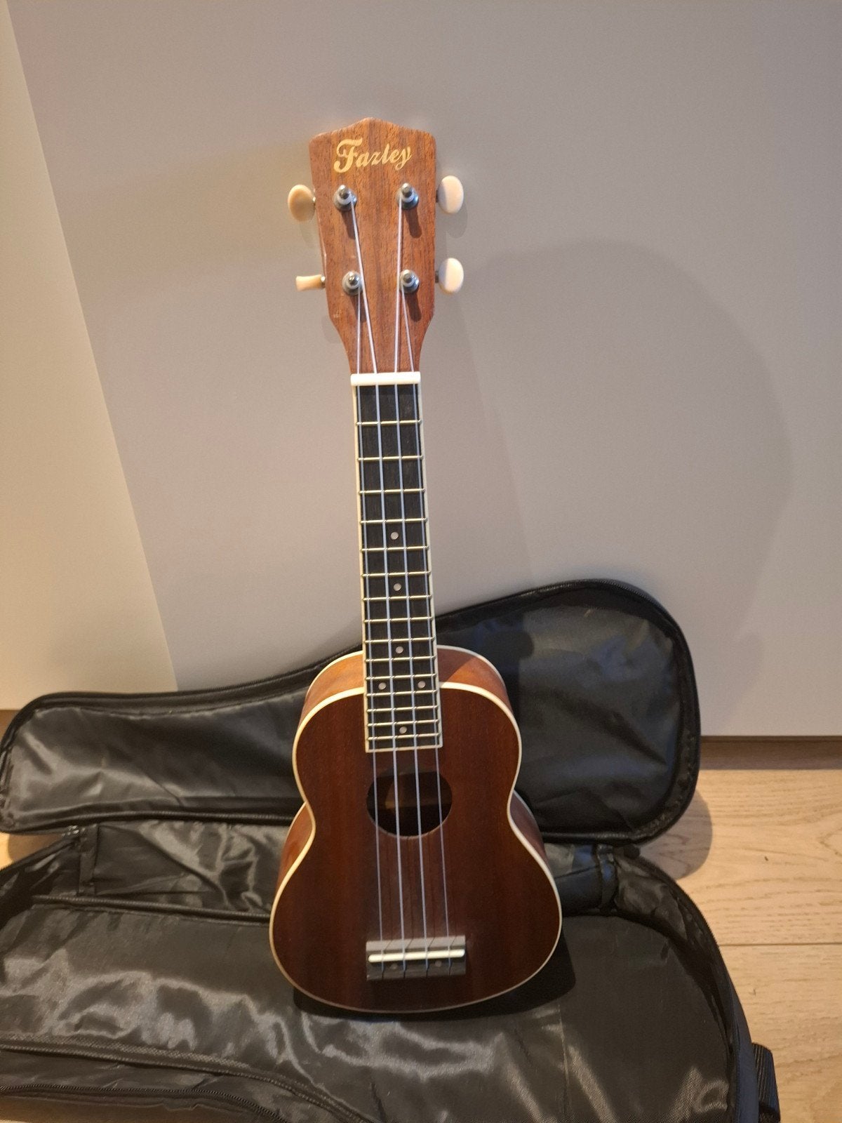 Fazley Ukelele inclusief hoes en tuner, Ophalen of Verzenden, Zo goed als nieuw, Overige typen