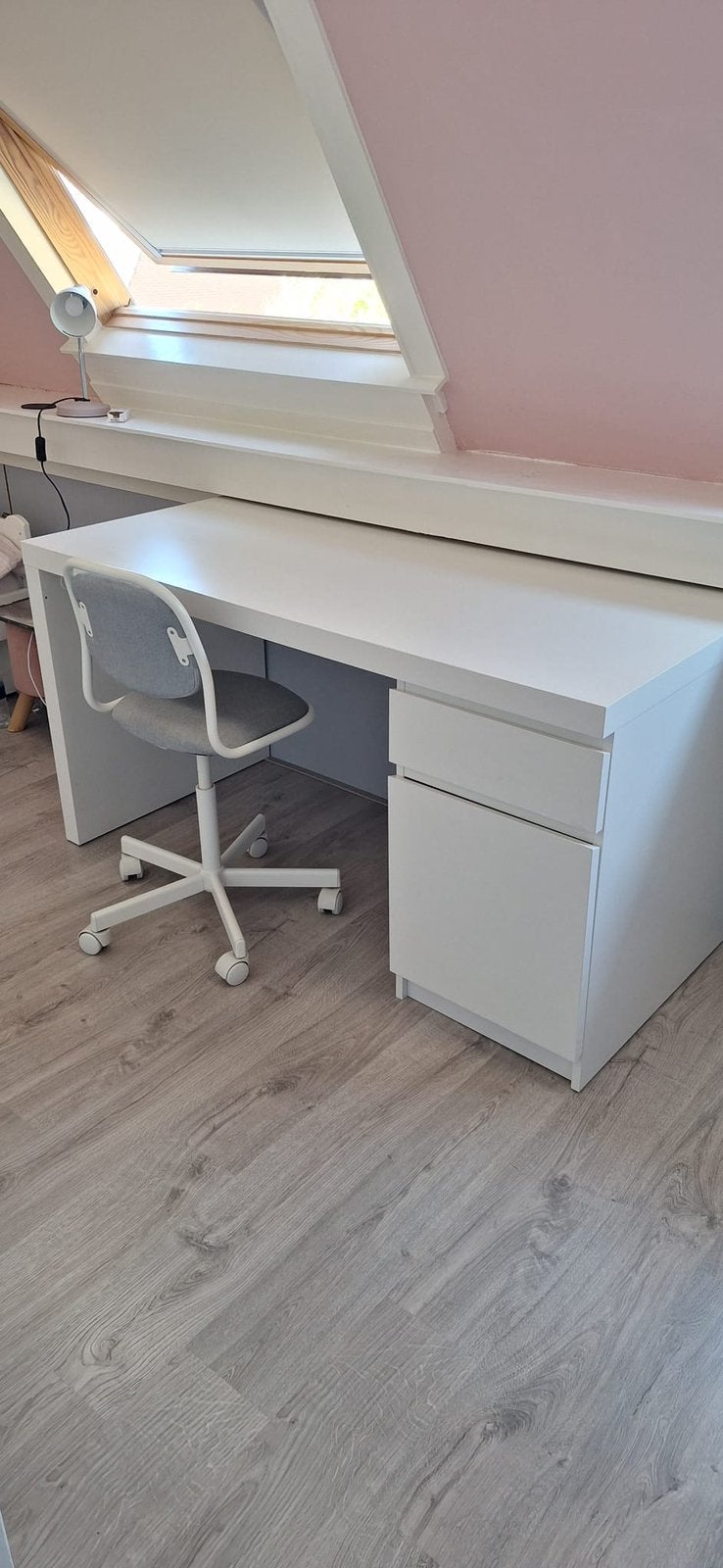 Wit Bureau 140 x 60, Huis en Inrichting, Bureaus, Gebruikt, Ophalen of Verzenden, IKEA, 140 cm