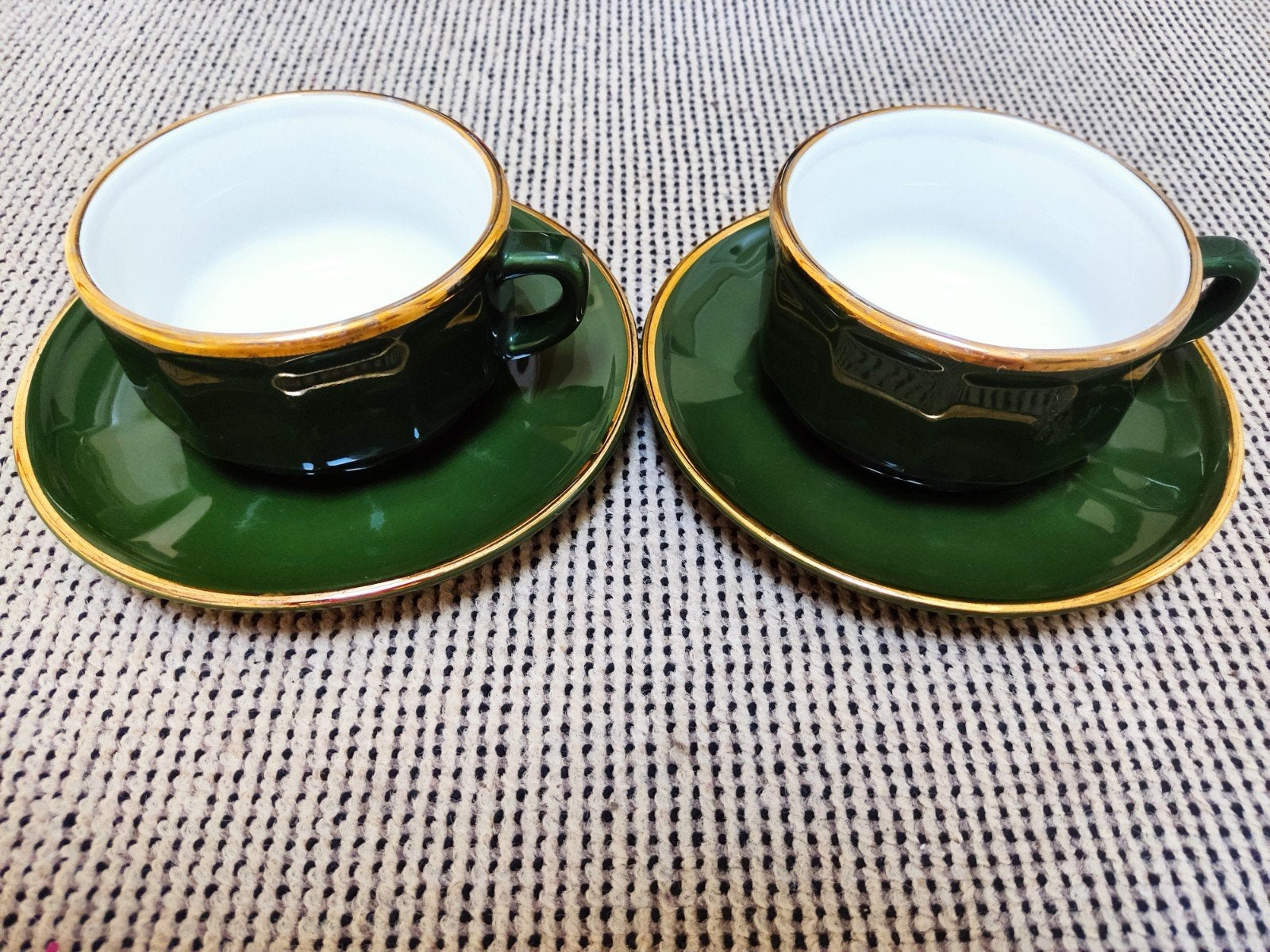 Set van 2 Apilco kopjes met schotels, groen/goud, Ophalen of Verzenden