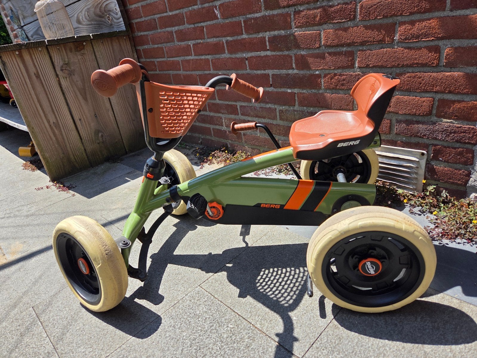 Berg Buzzy skelter met duwstang, Ophalen, Gebruikt, Berg