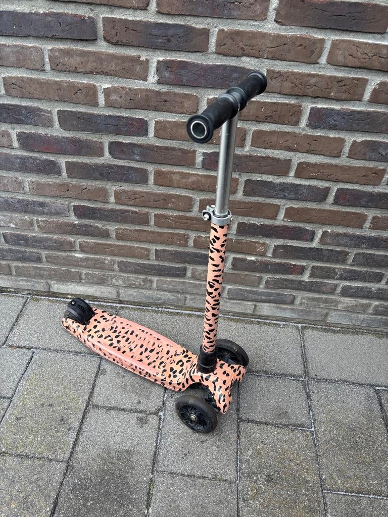 Pauline Step Luipaard Roze - 3 wielen, LED, verstelbaar, Ophalen, Zo goed als nieuw, Gewone step