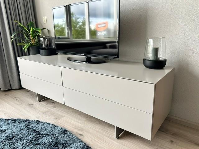 tv meubel, Ophalen, 150 tot 200 cm, Modern luxe, Zo goed als nieuw
