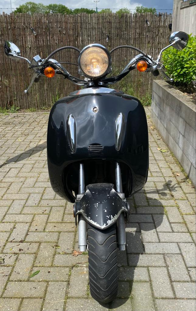 Zwarte Retro Scooter - Klassieke Stijl, Fietsen en Brommers, Ophalen, Gebruikt, Benzine, Overige merken