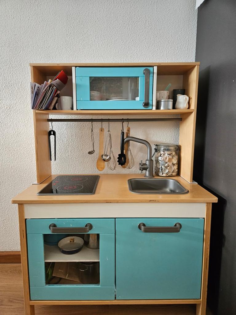 Houten kinderkeuken met accessoires - Compleet speelplezier!, Ophalen of Verzenden, Gebruikt, Hout, Speelkeuken