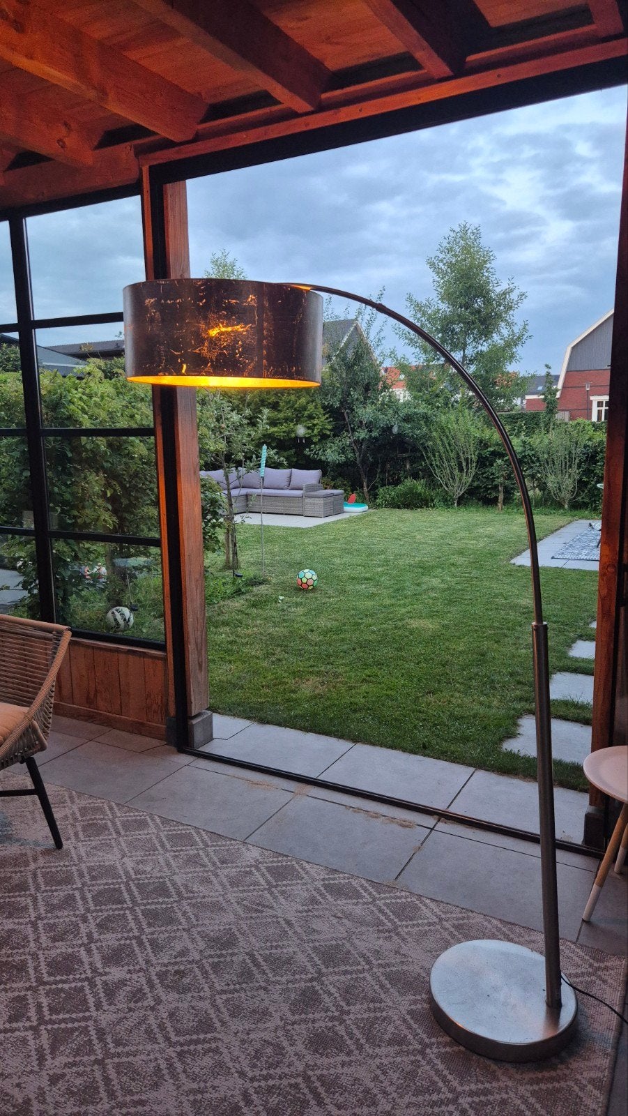Mooie booglamp (195cm hoog), Huis en Inrichting, Lampen | Vloerlampen, Ophalen, Gebruikt, E27 (groot), Textiel