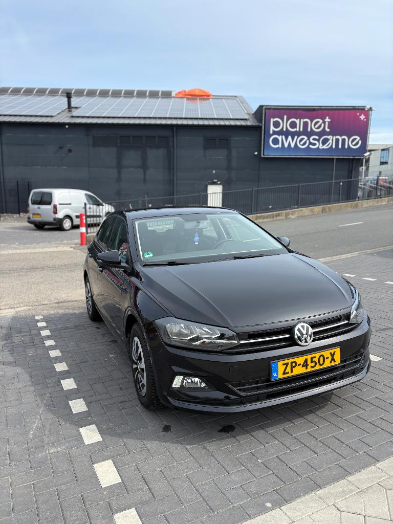 Volkswagen Polo 1.0 MPI 80pk 2019 Zwart, Auto's, Volkswagen, Voorwielaandrijving, 1025 kg, 40 €/maand, Overige bekleding