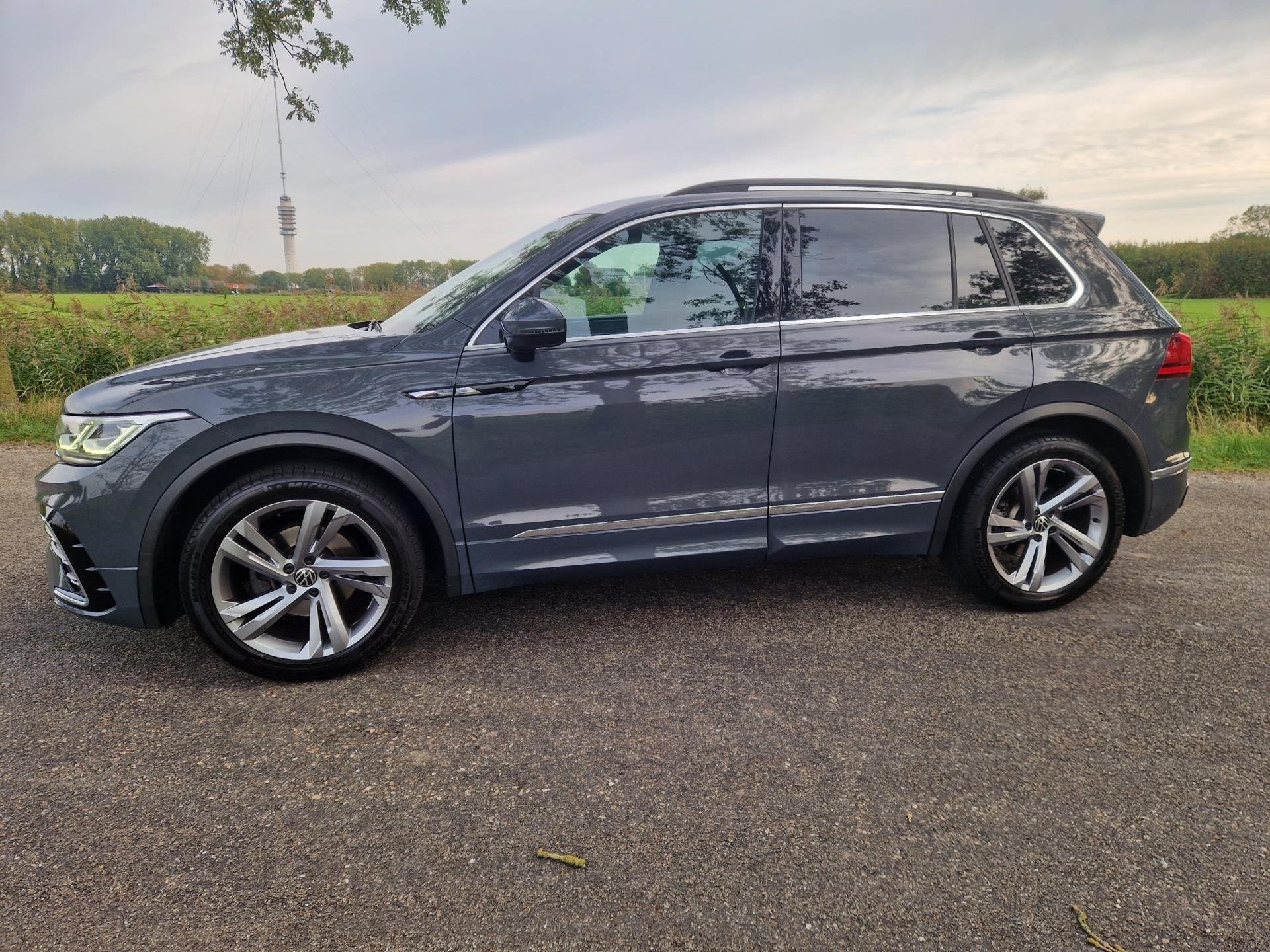 Volkswagen Tiguan 1.5 TSI R-Line, trekhaak, 1e eigenaar, Euro 6, 4 cilinders, Origineel Nederlands, SUV of Terreinwagen