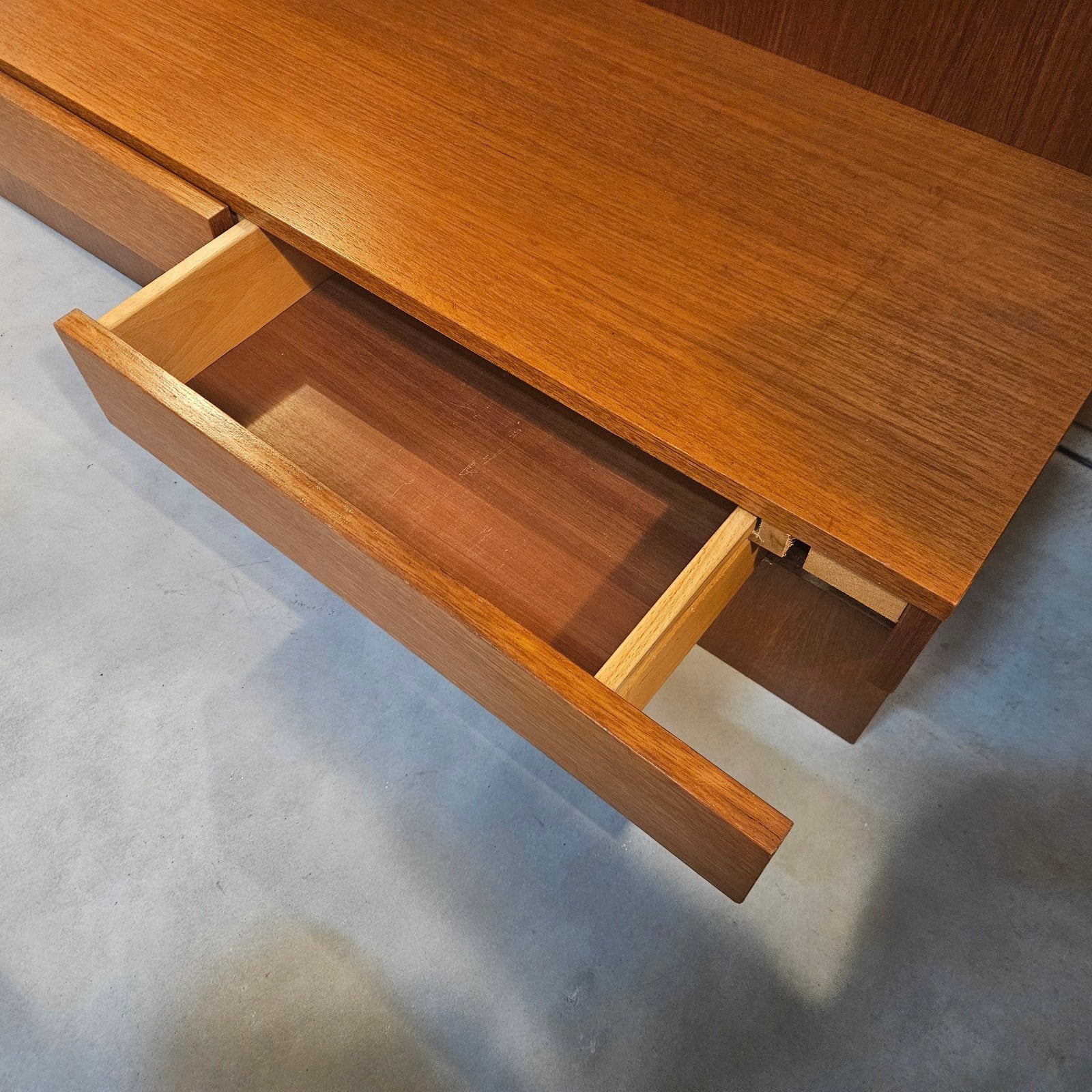 Foto 6 van Vintage wandkast Musterring teak