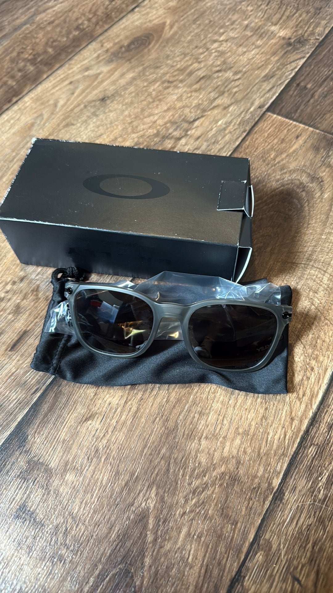Oakley Objector zonnebril nieuw, Sieraden, Tassen en Uiterlijk, J, Zonnebril, Nieuw, Oakley
