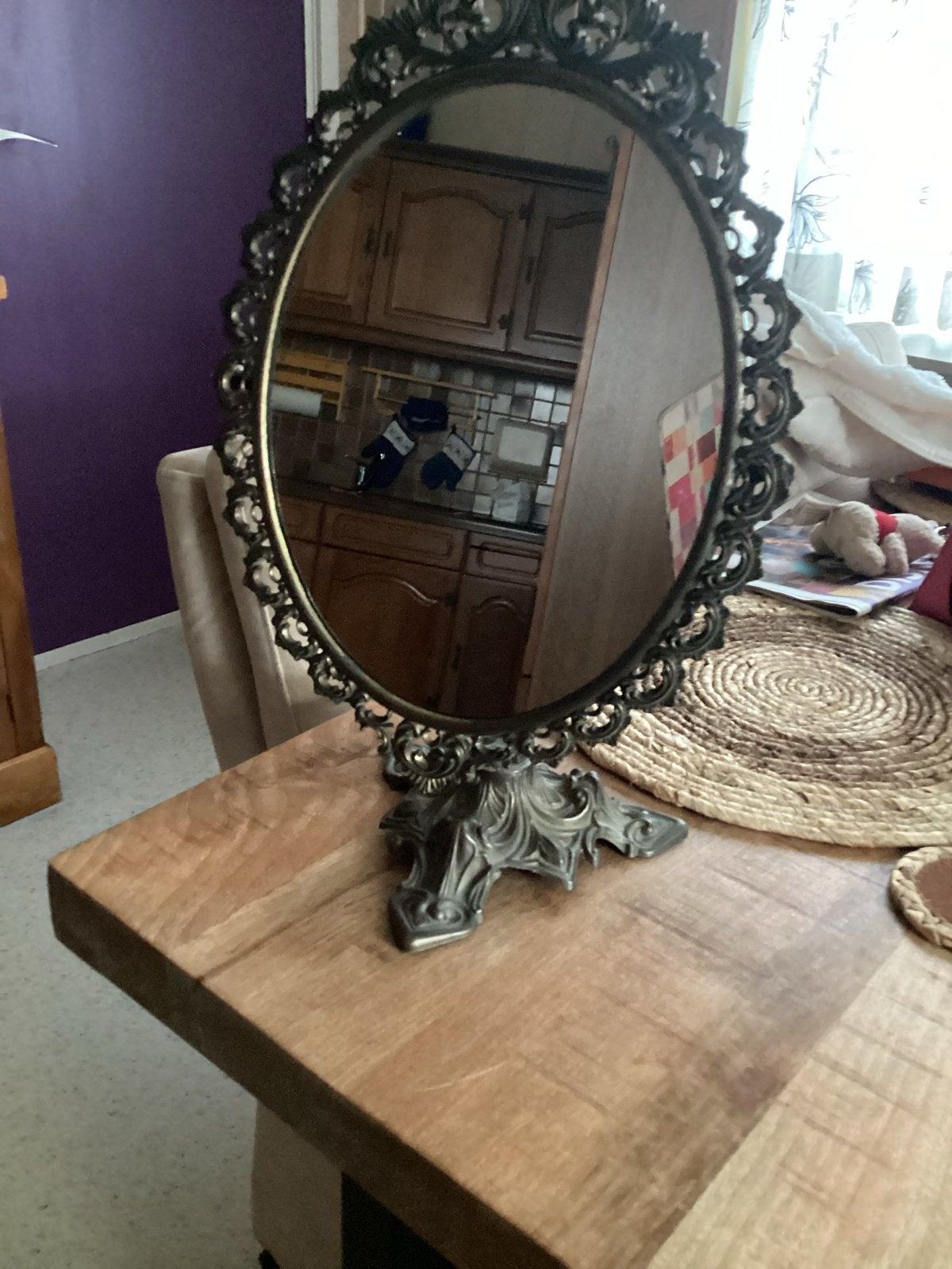 Vintage ovale spiegel op voet - Spiegeltje spiegeltje, Huis en Inrichting, Woonaccessoires | Spiegels, Ophalen, Minder dan 50 cm