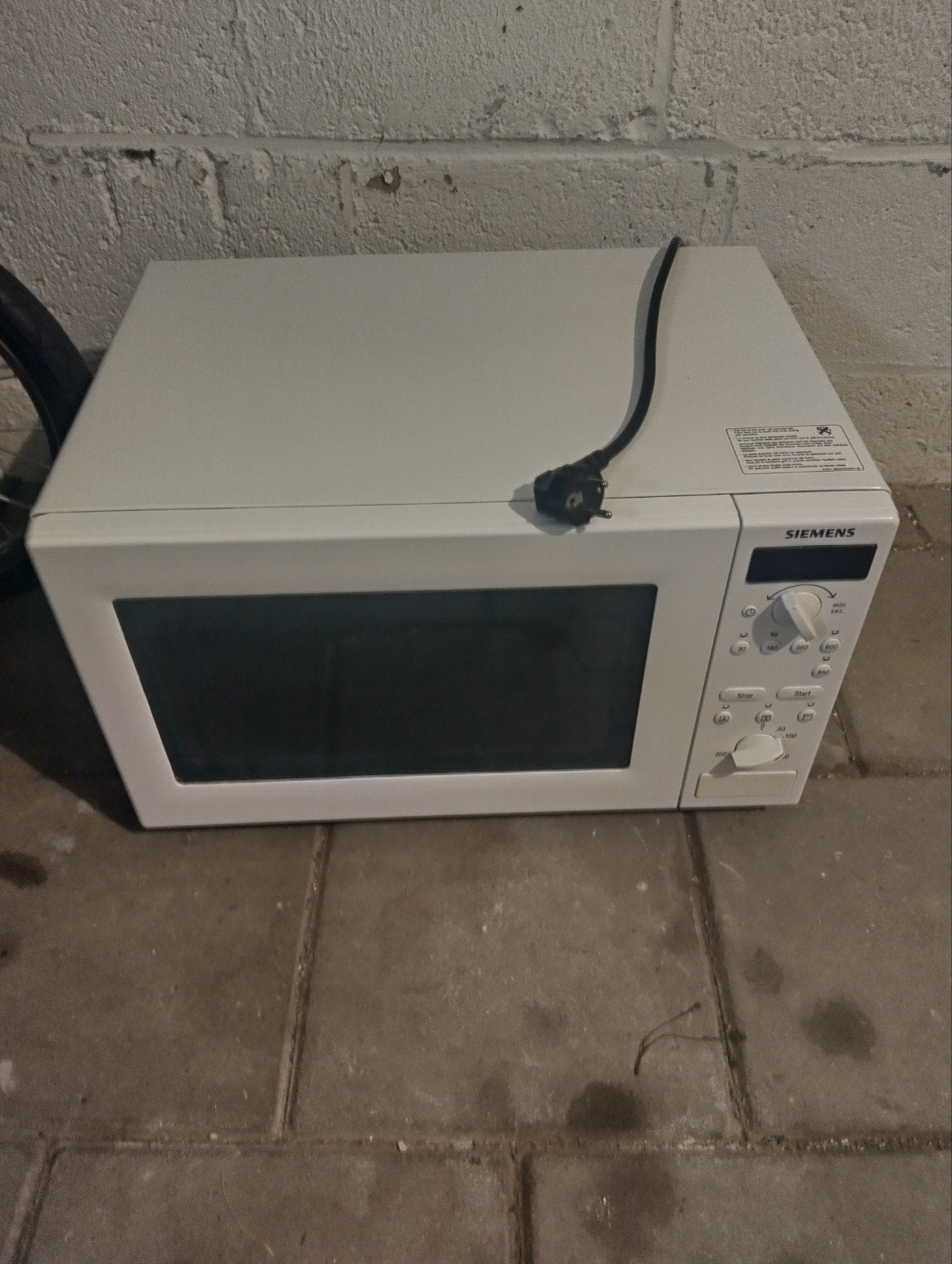 combi magnetron, Witgoed en Apparatuur, Ophalen