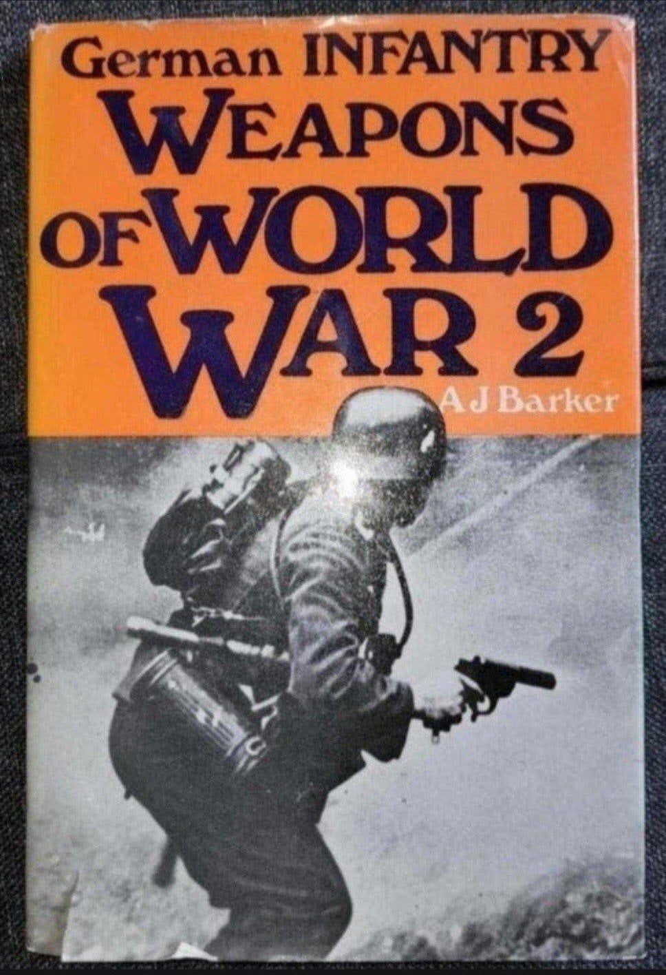 German Infantery Weapons of WW2 - AJ Barker -collector item, Ophalen of Verzenden, Duitsland, Boek of Tijdschrift