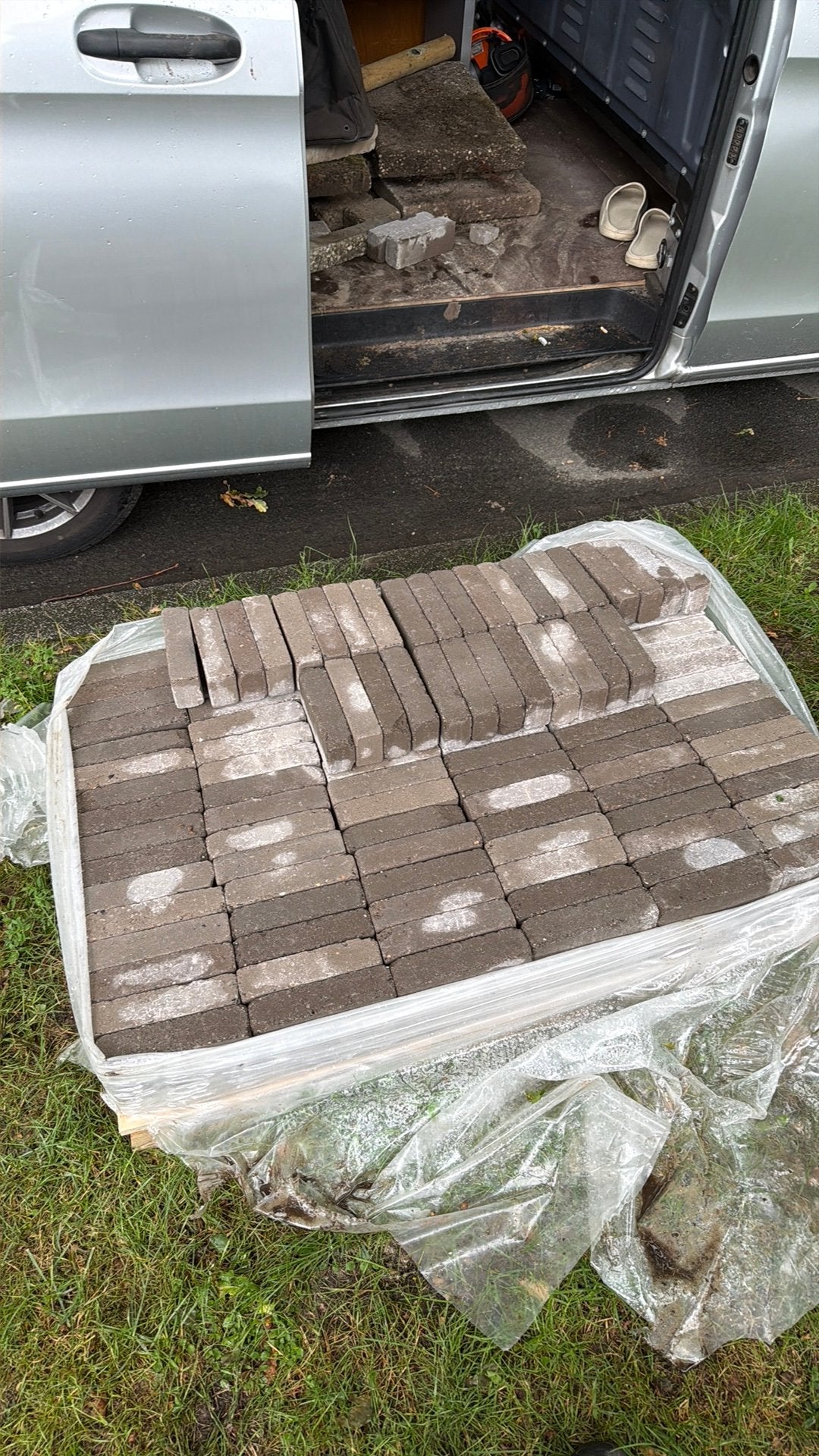 GRATIS Waaltjes grijs/rood/zwart circa 2.3 m2 240 stuks, Ophalen of Verzenden, Zo goed als nieuw