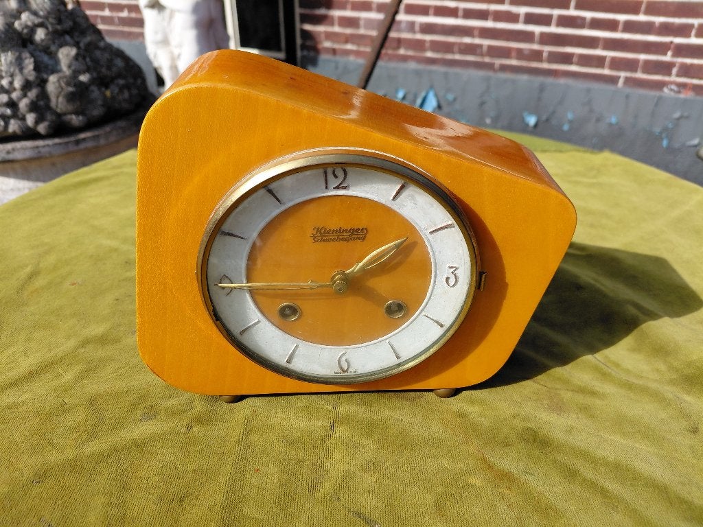 Vintage schoorsteenpendule, merk Kieninger., Verzenden
