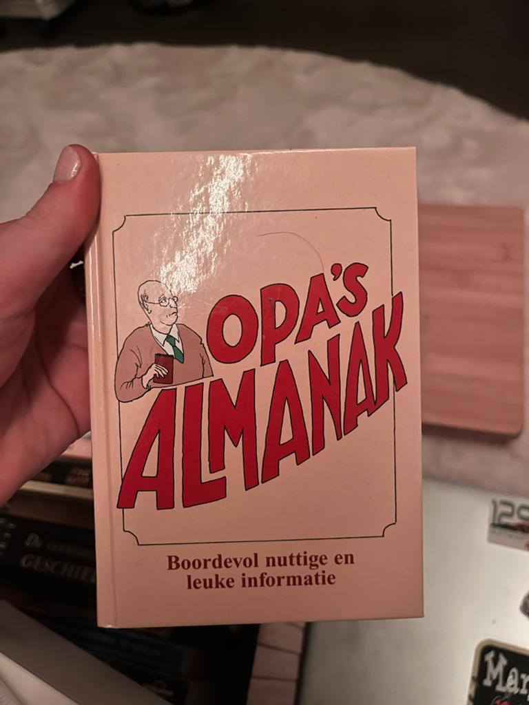 Opa's Almanak: Boordevol nuttige en leuke informatie, Ophalen of Verzenden, Gelezen, Nederland