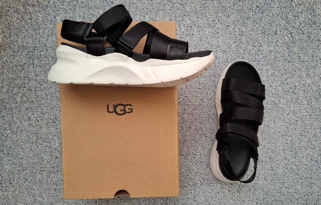 Ugg La shores platform sandals EU38, Kleding | Dames, Schoenen, Zo goed als nieuw, Zwart, Ophalen of Verzenden