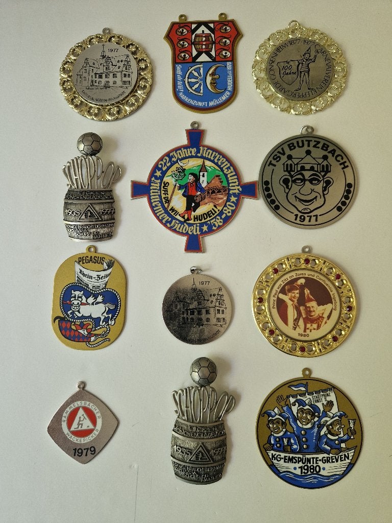 verzameling karnaval medailles uit 1977, Ophalen of Verzenden, Overige materialen, Buitenland