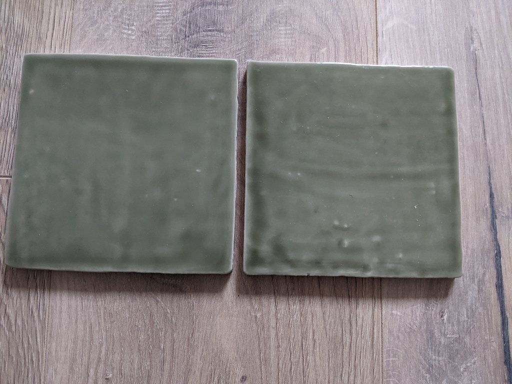 Handgemaakte olijfgroene wandtegeltjes., Doe-het-zelf en Verbouw, Tegels, Ophalen, Nieuw, Minder dan 20 cm, Minder dan 20 cm