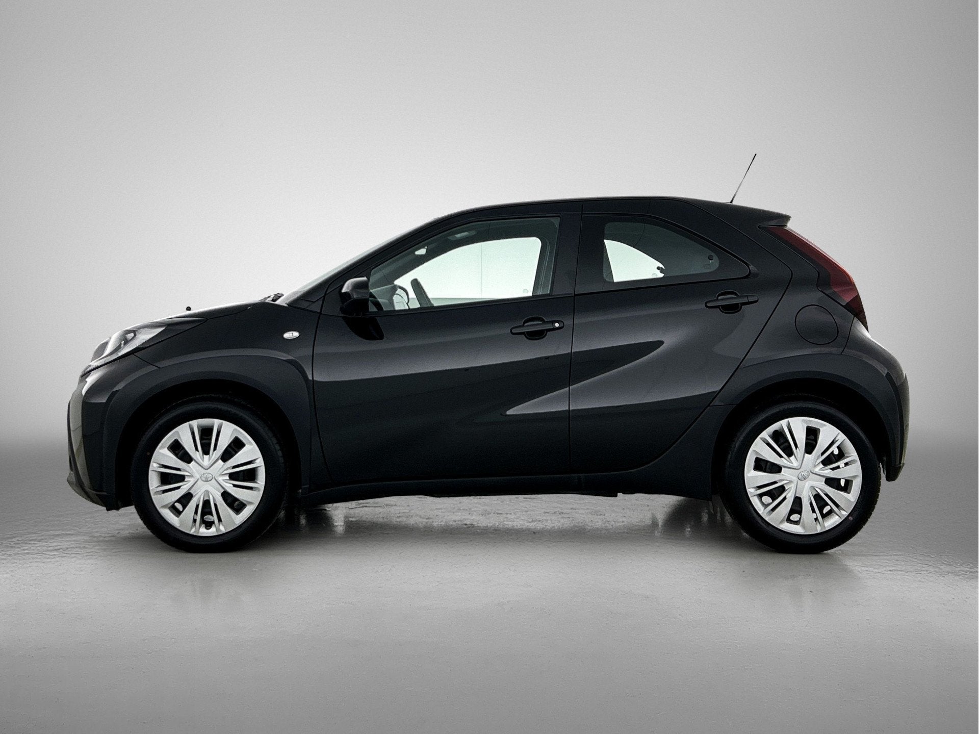 Toyota Aygo X 1.0 VVT-i MT Play | BTW Voertuig | Achteruitri, 12 maanden, Stof, Gebruikt, 920 kg