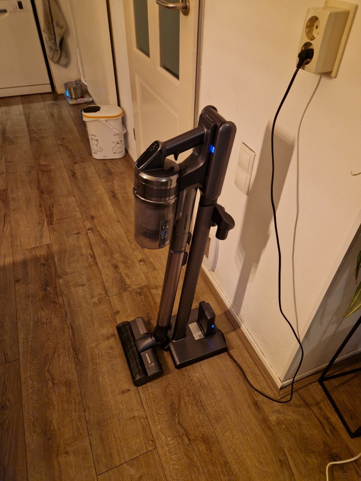 Samsung Jet 90 Complete steelstofzuiger met 2 accu's, Ophalen, Gebruikt, Inclusief accessoires, Reservoir
