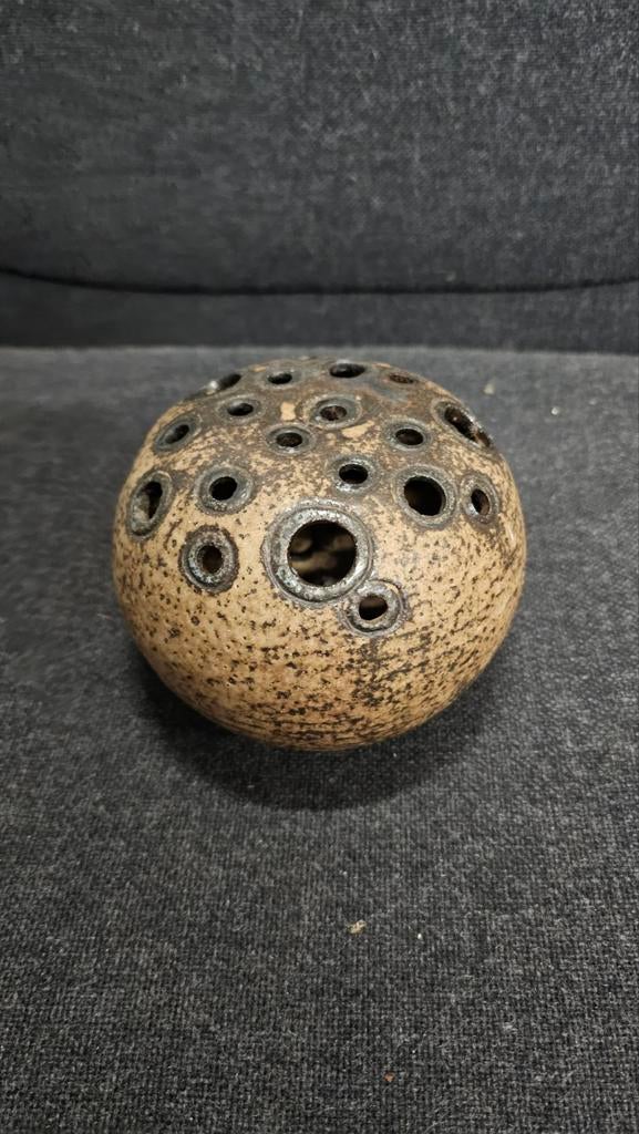 Vintage Aardewerk Bol met Gaten Hannie Mein - Decoratief, Antiek en Kunst, Antiek | Keramiek en Aardewerk, Ophalen of Verzenden