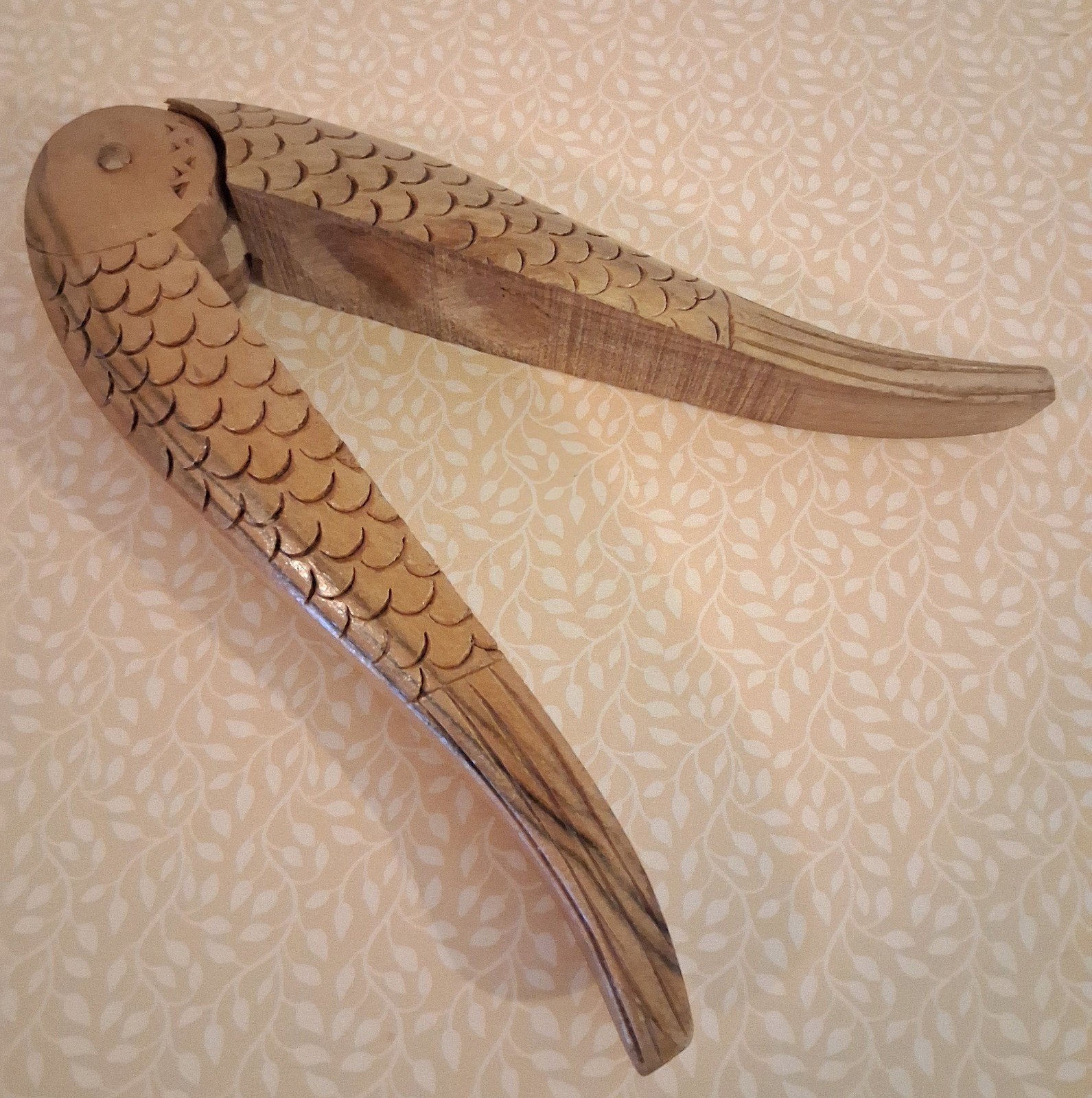 Vintage Scandinavische houten vis notenkraker

Deze charmant, Ophalen of Verzenden