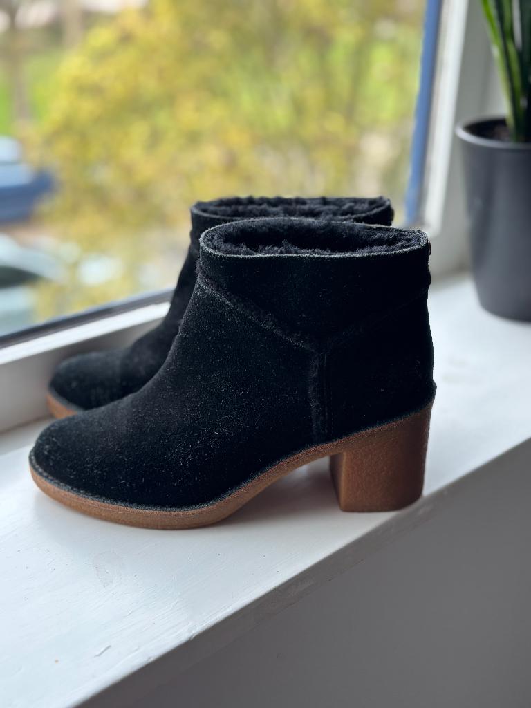 Zwarte Uggs Enkellaarsjes - Maat 37, Ophalen, UGG, Zwart, Lage of Enkellaarzen