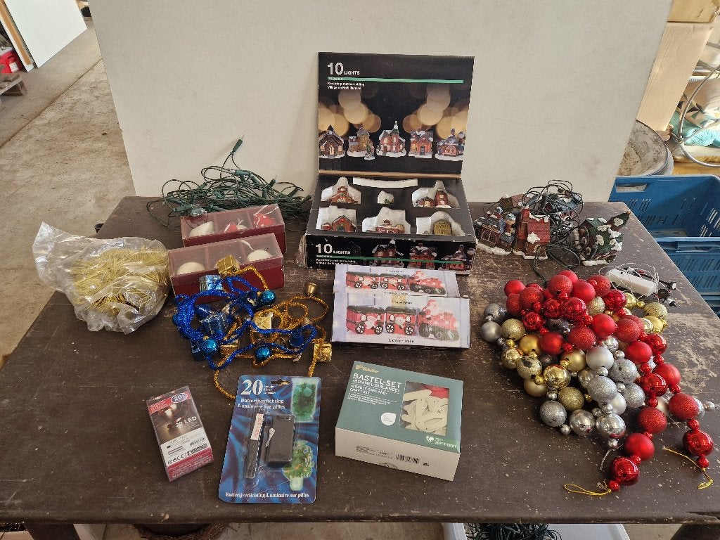 Hele tafel vol kerstversiering, Ophalen of Verzenden, Gebruikt
