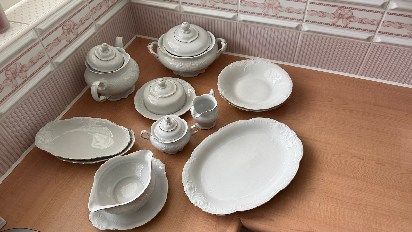 Prachtig wit porseleinen servies met gouden randje, Huis en Inrichting, Ophalen, Overige merken, Klassiek, Zo goed als nieuw