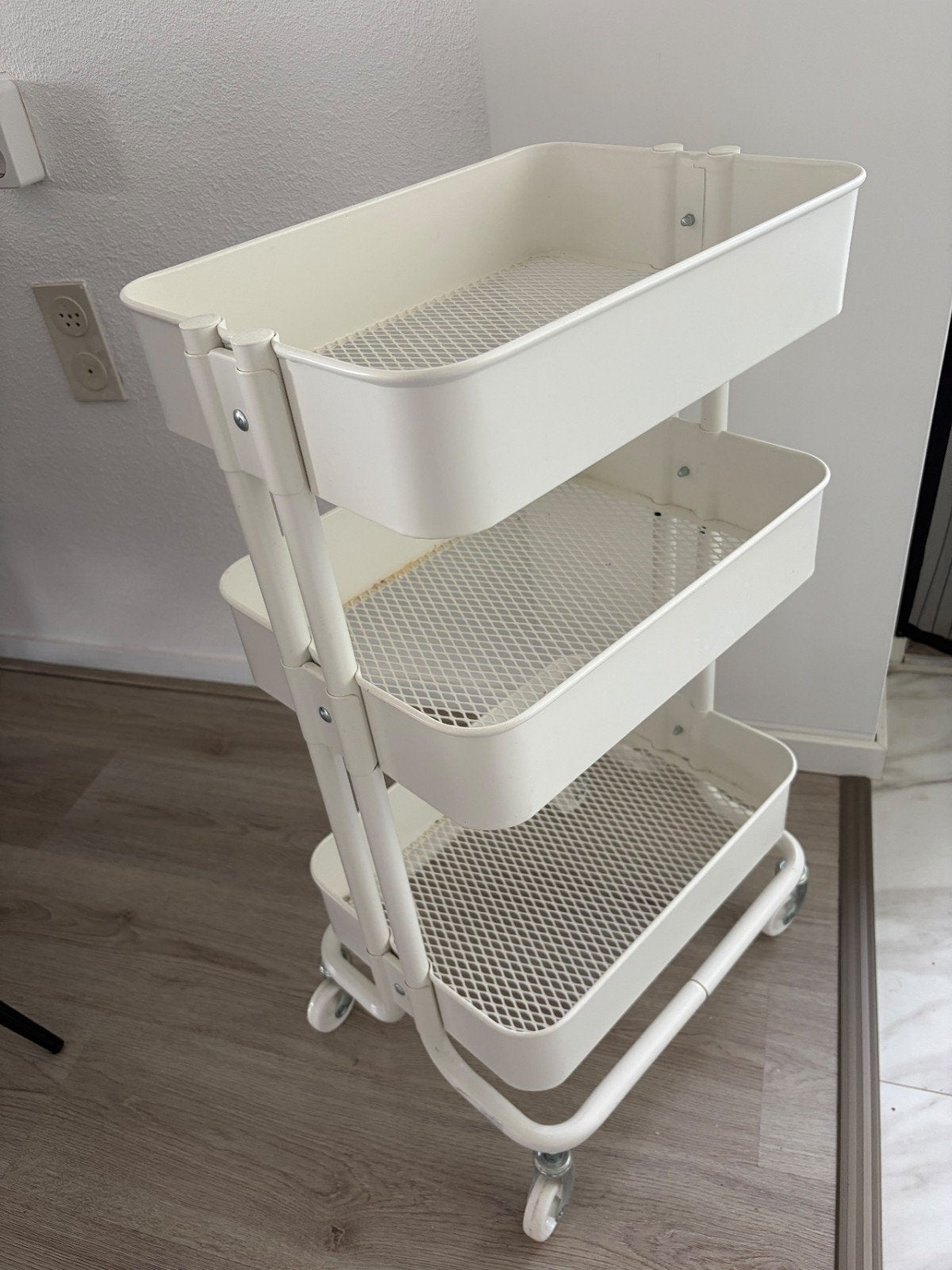 Witte roltafel met 3 etages - 35x44x78 cm, Ophalen, Gebruikt