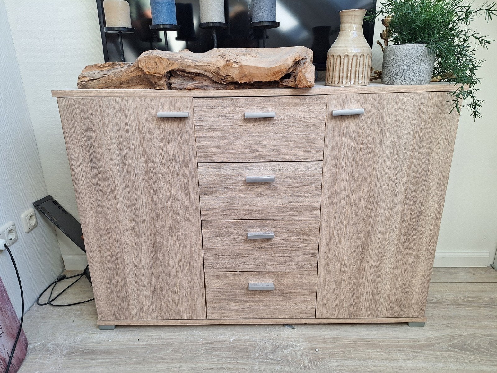 Gratis af te halen: Dressoir met lades en deuren (krassen), Ophalen, Gebruikt, 25 tot 50 cm, Overige houtsoorten