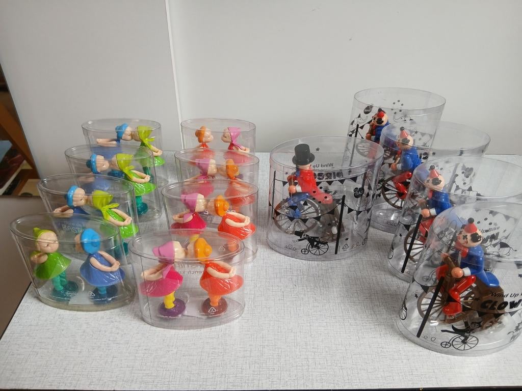 Set van 13 decoratieve beeldjes: meisjes en clowns, Ophalen of Verzenden, Nieuw