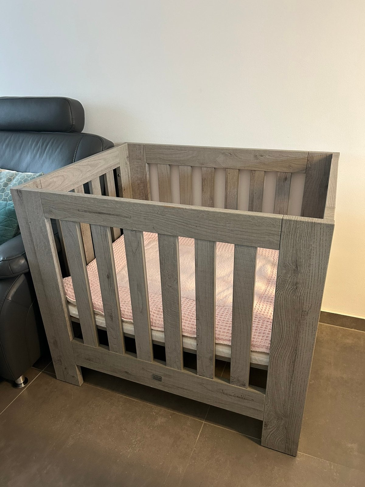 TWF baby box (incl matras en Koeka boxkleed) ZGAN!, Kinderen en Baby's, Boxen, Ophalen, Zo goed als nieuw, Boxkleed