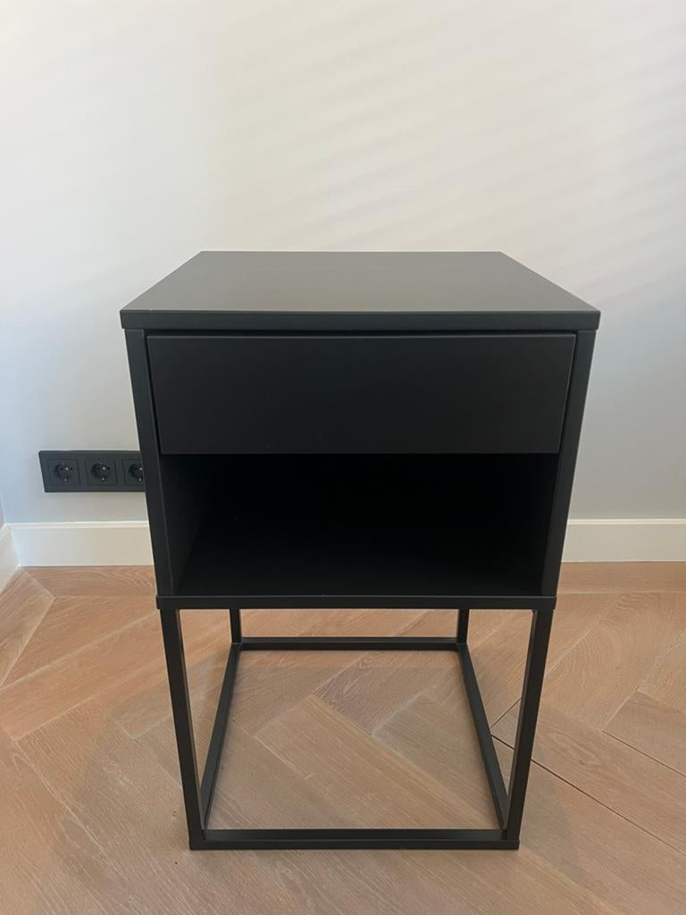 Nachtkastje Vikhammer 2x, Huis en Inrichting, Ophalen, Minder dan 45 cm, 55 tot 70 cm