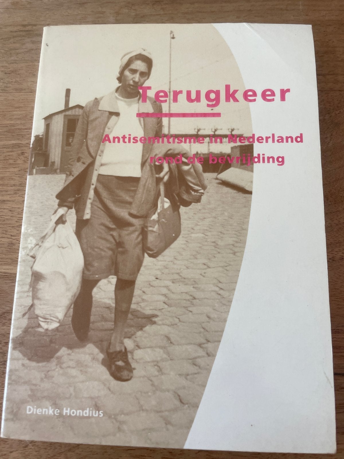 Terugkeer: Antisemitisme in Nederland rond de bevrijding, Ophalen of Verzenden, 20e eeuw of later, Zo goed als nieuw
