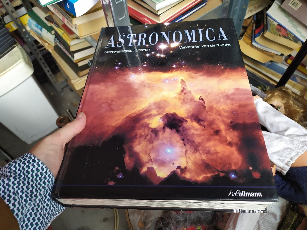 Astronomica - H.F. Ullmann, Boeken, Ophalen of Verzenden, Gelezen, Overige wetenschappen