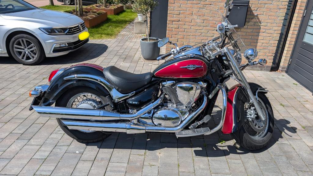 Suzuki Intruder C VL800 C Zwart/Rood/Chrome -  1e eigenaar, Motoren, Motoren | Suzuki, 2 cilinders, 805 cc, Gebruikt, Particulier