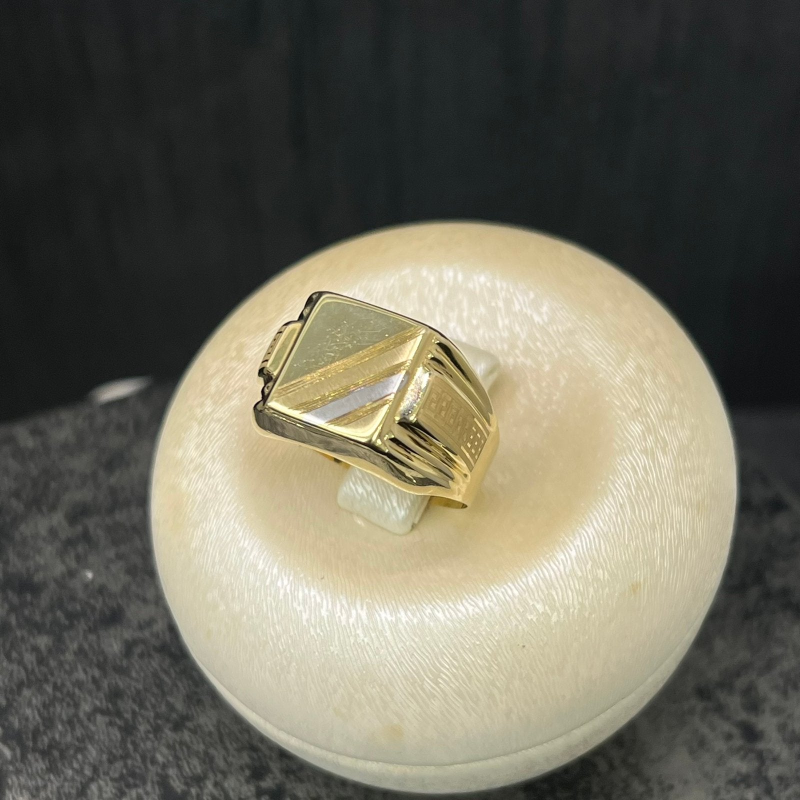 14 karaat gouden ring zegelring, Ophalen of Verzenden, Nieuw, Goud, Dame