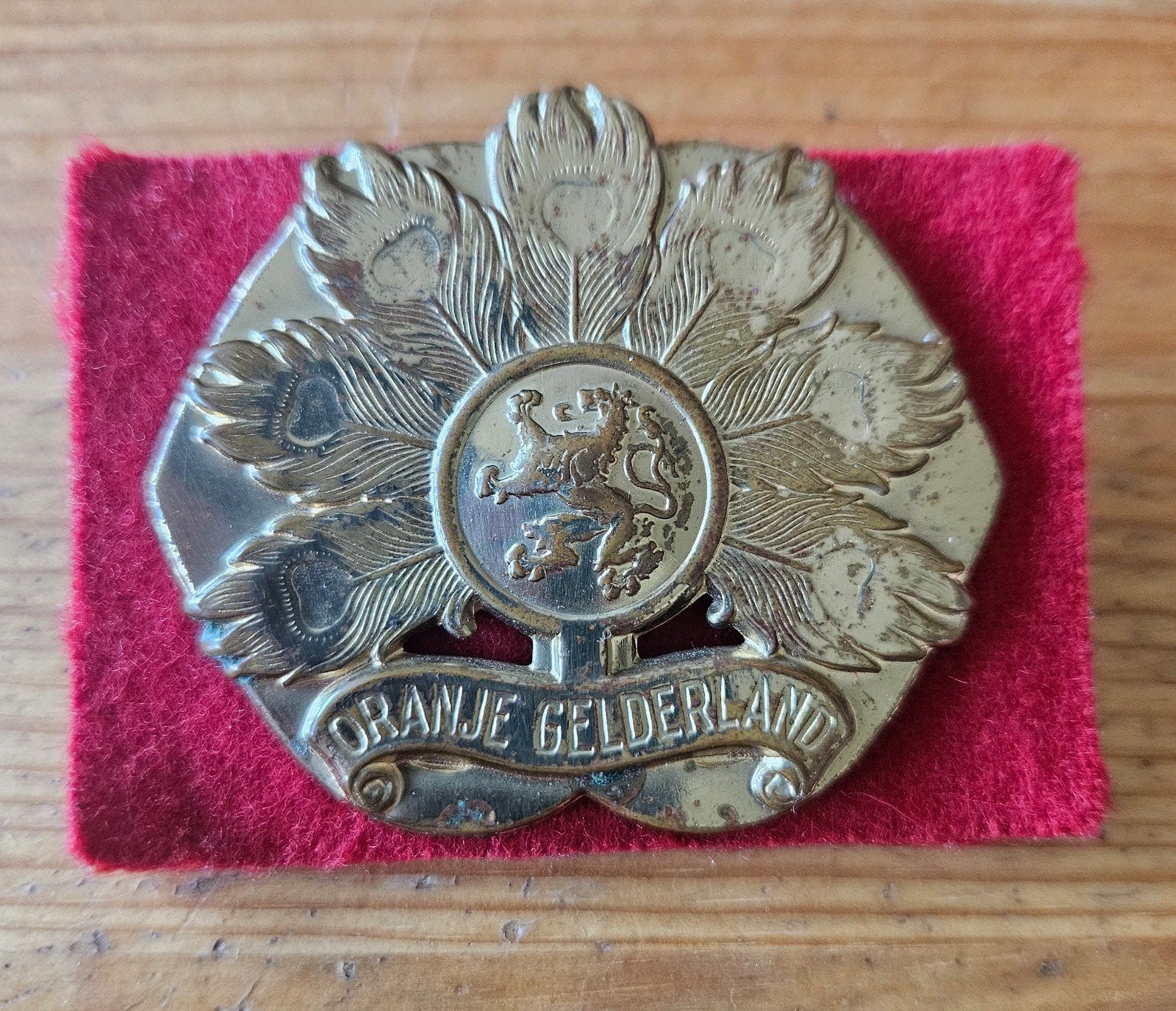 Baretembleem Oranje Gelderland, Ophalen of Verzenden, Landmacht, Nederland, Embleem of Badge