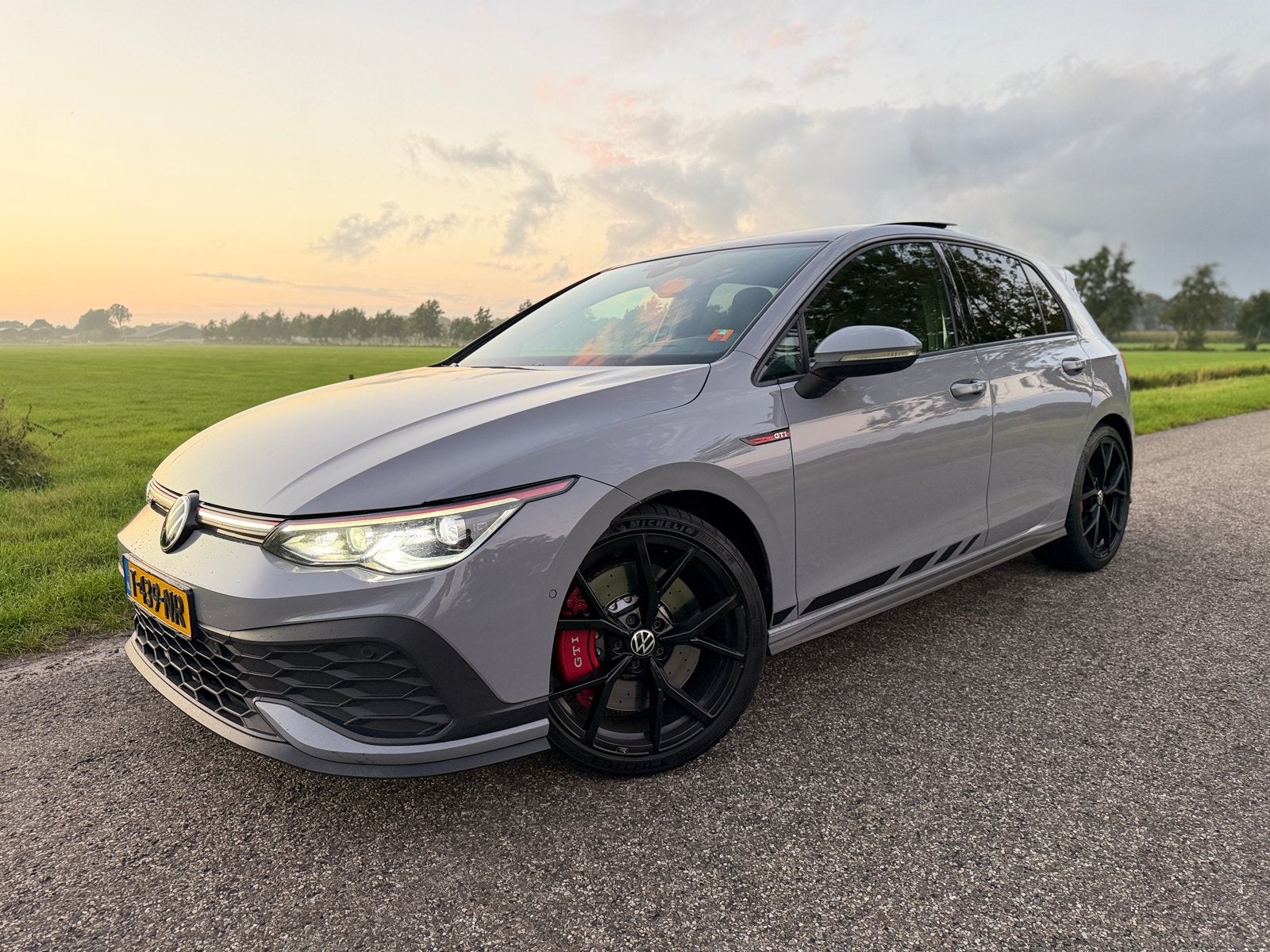 Volkswagen Golf 2.0 TSI GTI Clubsport 438pk Dsg7 Nardo Grey, 4 cilinders, 1984 cc, 14 km/l, 75 €/maand