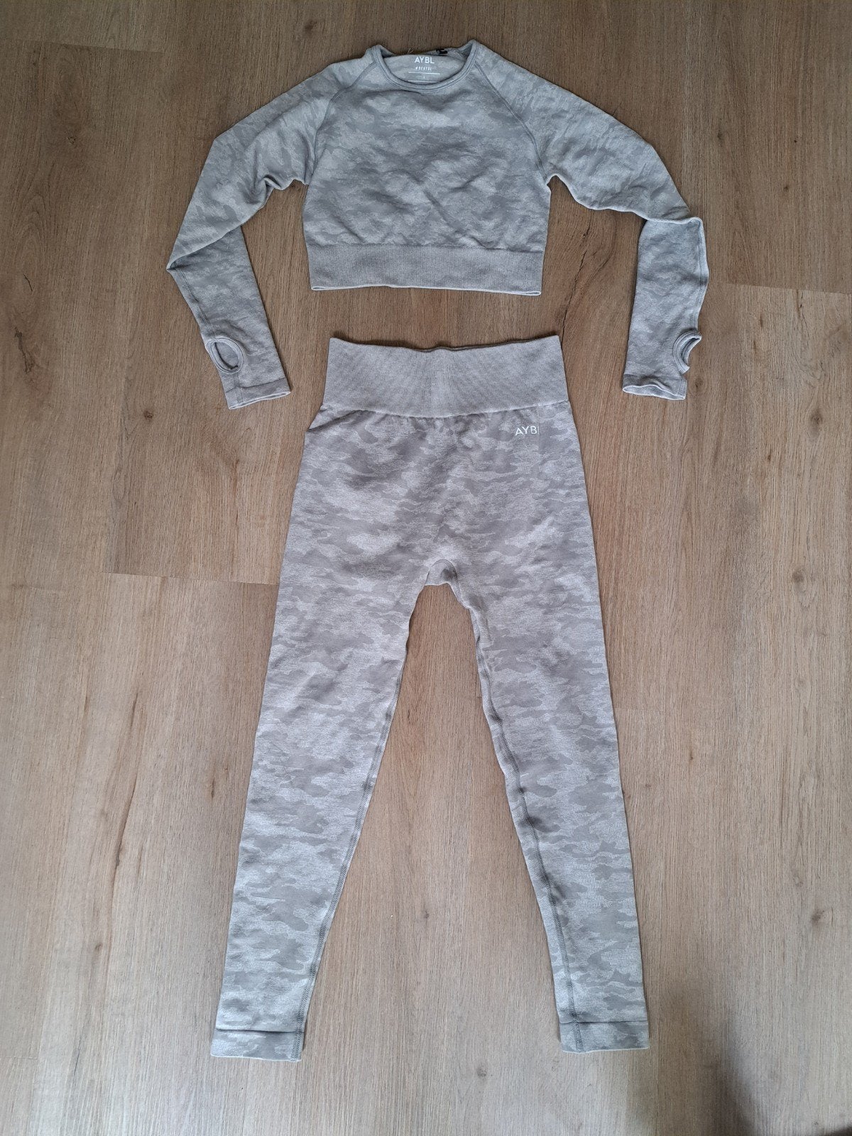 AYBL Camo Seamless Sportset scrunch Legging Croptop maat s m, Maat 38/40 (M), AYBL, Ophalen of Verzenden, Grijs