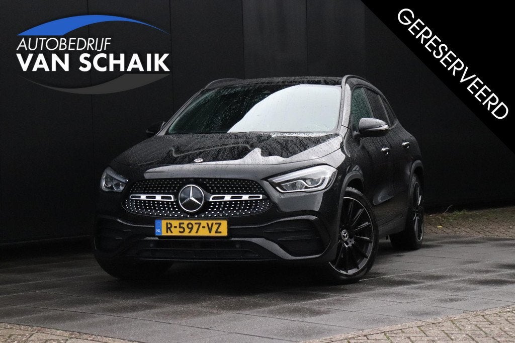 Mercedes-Benz GLA 180 AMG Line | PANO | CAMERA | NAVI | CRUI, Auto's, Mercedes-Benz, Gebruikt, 4 cilinders, Leder en Stof, Zwart