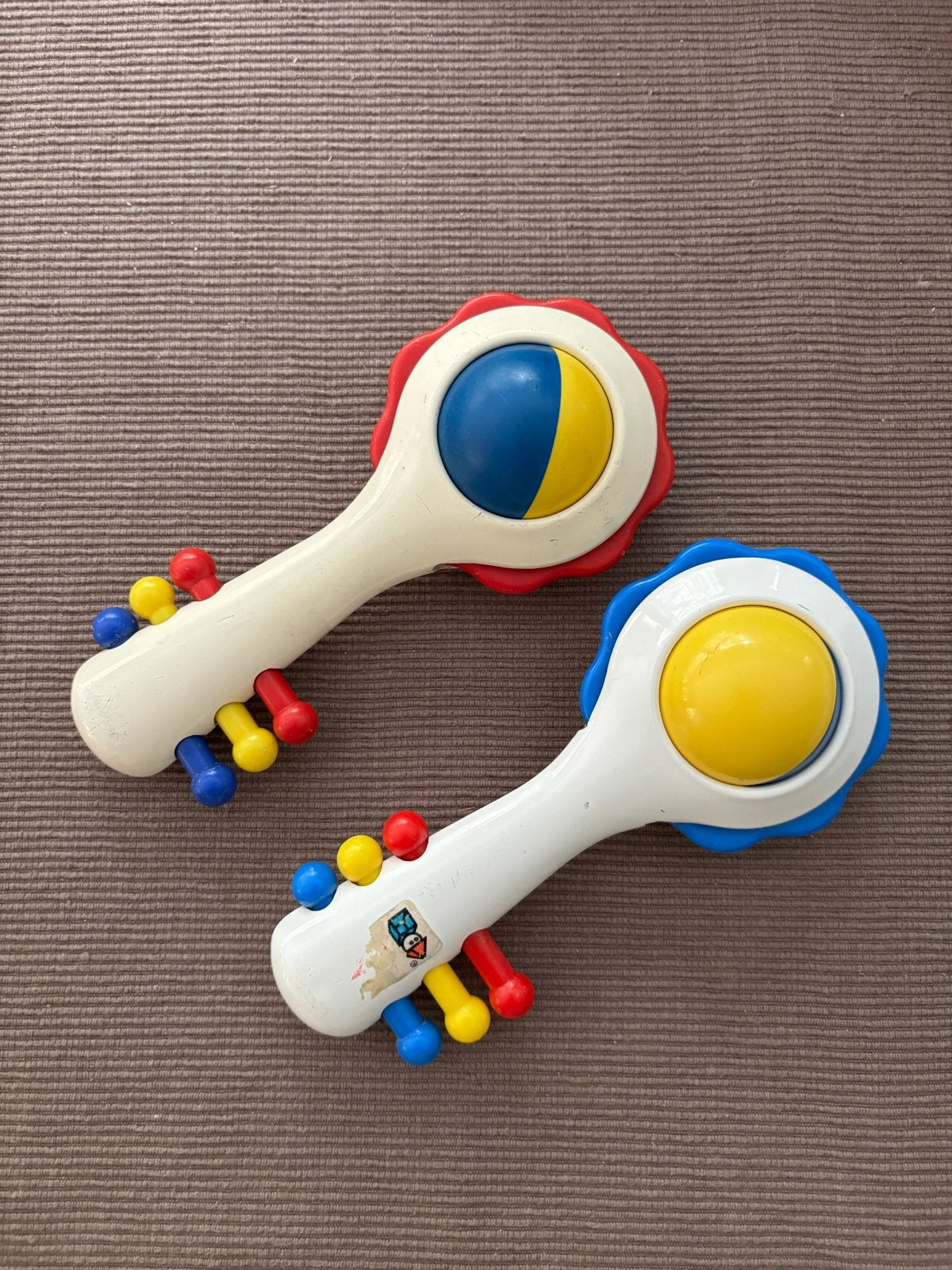 Ambi Toys Vintage Rammelaars - Set van rood en blauw!, Kinderen en Baby's, Ophalen of Verzenden, Gebruikt, Rammelaar, Met geluid
