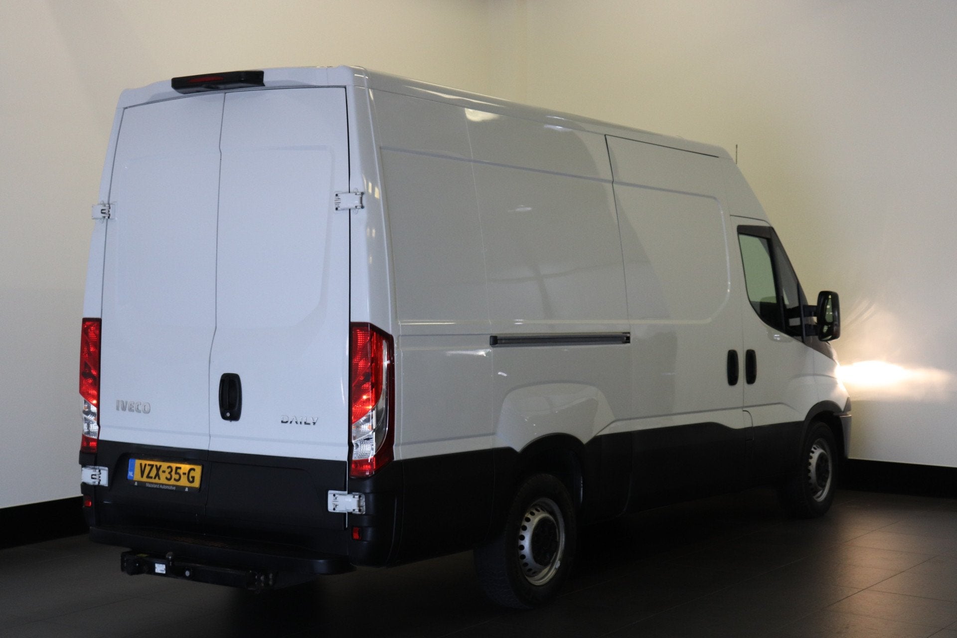 Iveco Daily 35S12V 2.3 L2H2 EURO 6 - Airco - Cruise - Camera, Iveco, 116 pk, Bedrijf, Geïmporteerd