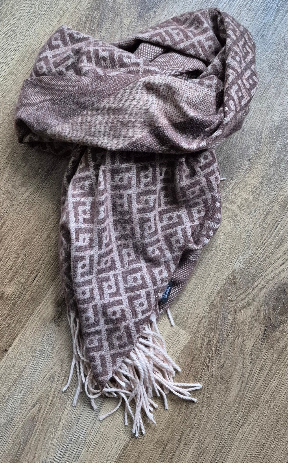 Stijlvolle sjaal met patroon - Made in P.R.C., Maat 38/40 (M), Made in P.R.C., Ophalen of Verzenden, Zo goed als nieuw
