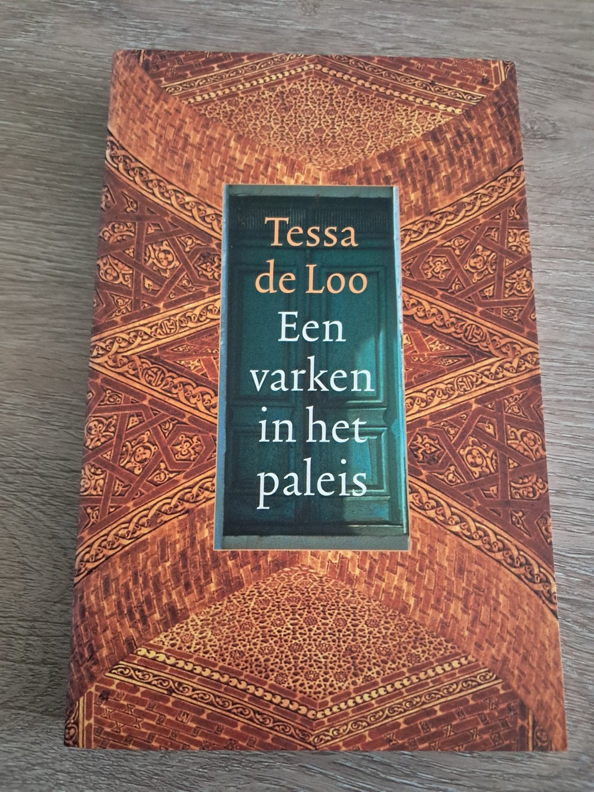 X7 Tessa de Loo - Een varken in het paleis, Ophalen of Verzenden, Zo goed als nieuw, Tessa de Loo, Nederland