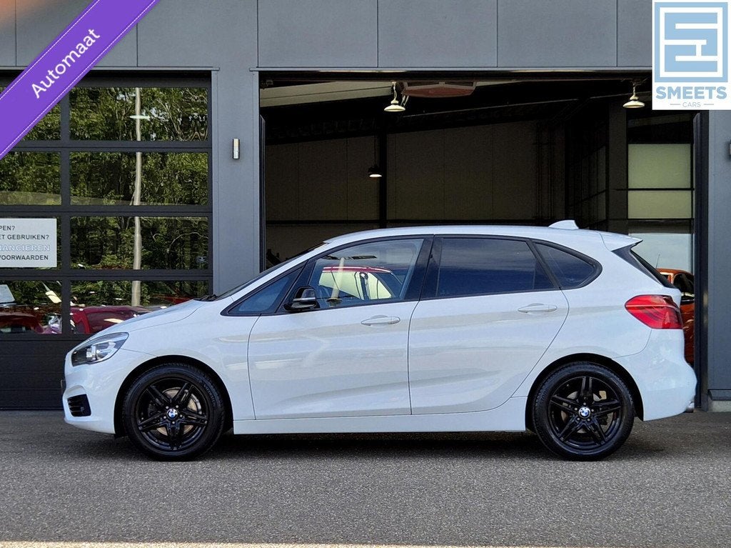 BMW 2-serie Active Tourer 220i Sport 192PK Automaat |Nav|Tre, 1998 cc, Gebruikt, Wit, 1405 kg