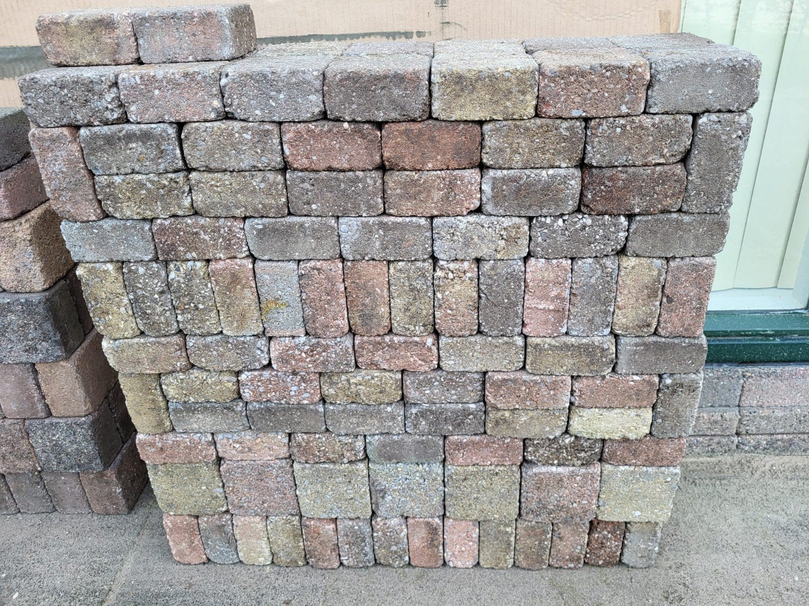 gratis 9,5x9,5x5 steen 198 stuks, Ophalen, Beton, Klinkers