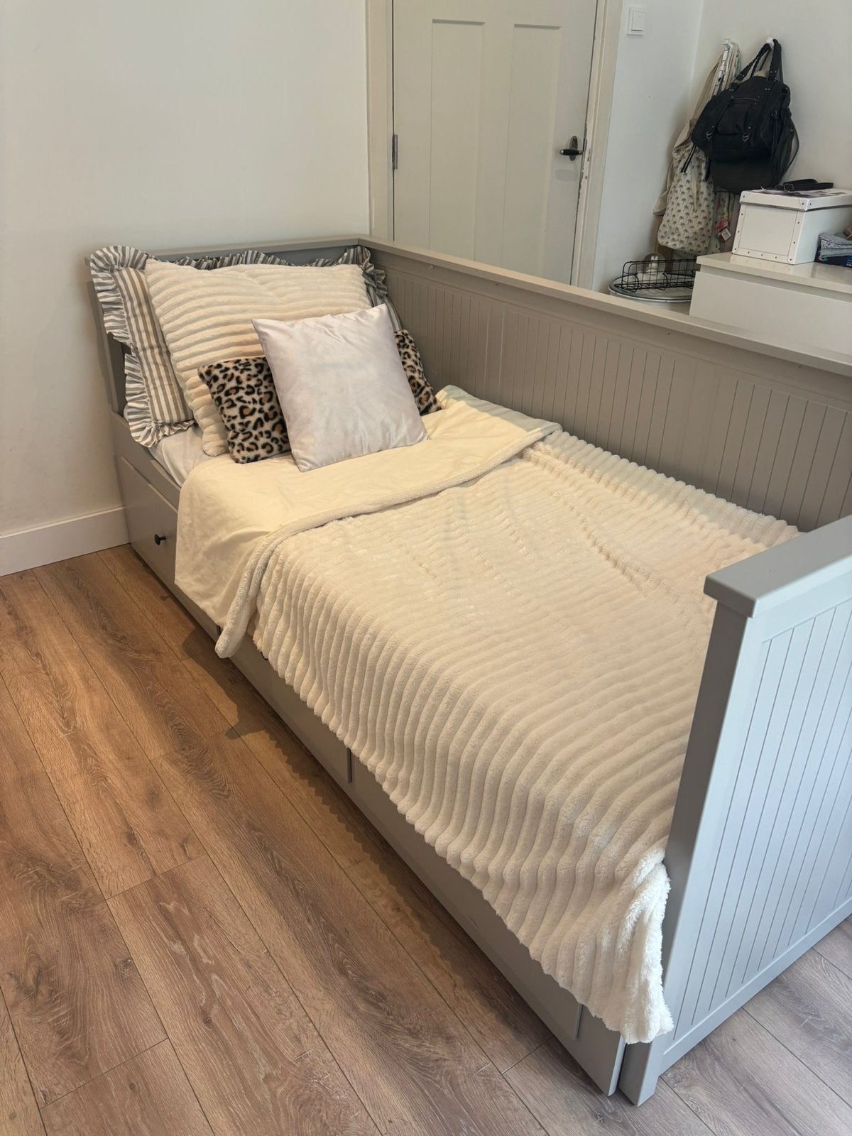 Grijs hemnes uitschuifbaar bed met lades, Huis en Inrichting, Slaapkamer | Bedden, Ophalen, Gebruikt, Tweepersoons, 80 cm