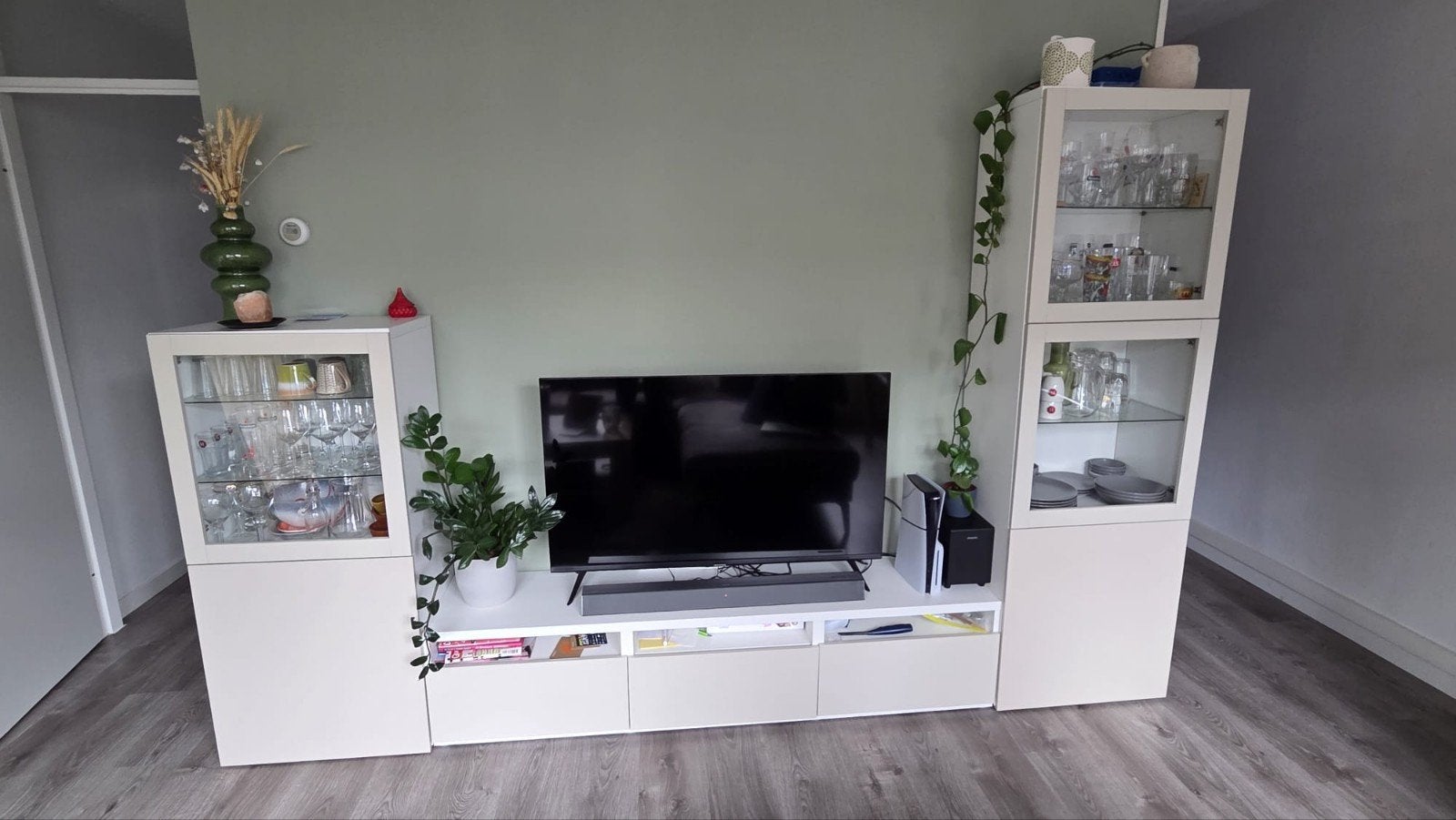 IKEA Besta wandmeubel met vitrinekasten en tv-meubel, Ophalen, 200 cm of meer, Overige houtsoorten, Zo goed als nieuw